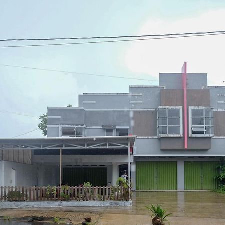 OYO 1064 Manado Airport Homestay Exterior foto