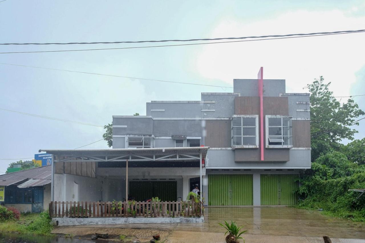 OYO 1064 Manado Airport Homestay Exterior foto