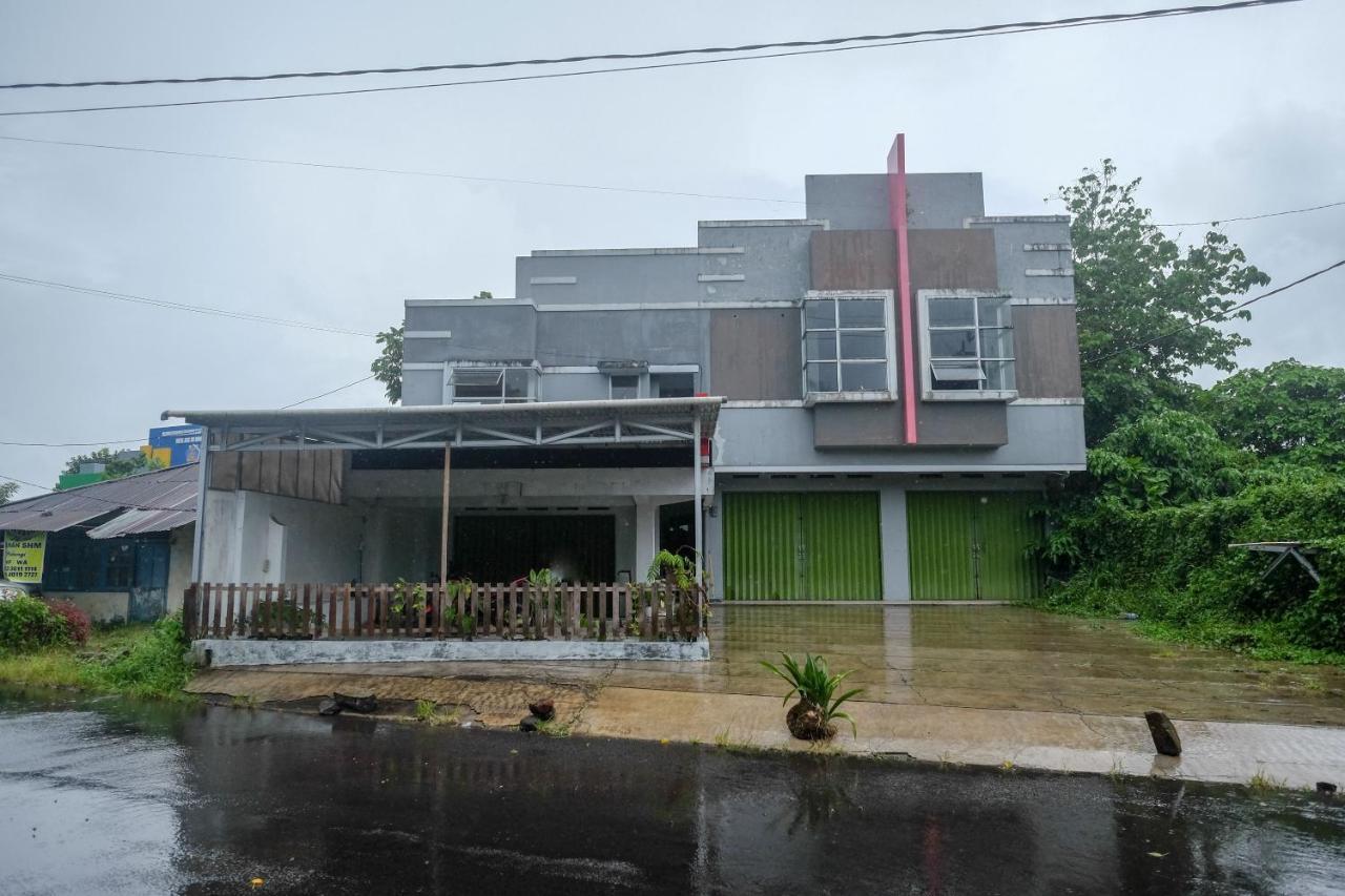 OYO 1064 Manado Airport Homestay Exterior foto